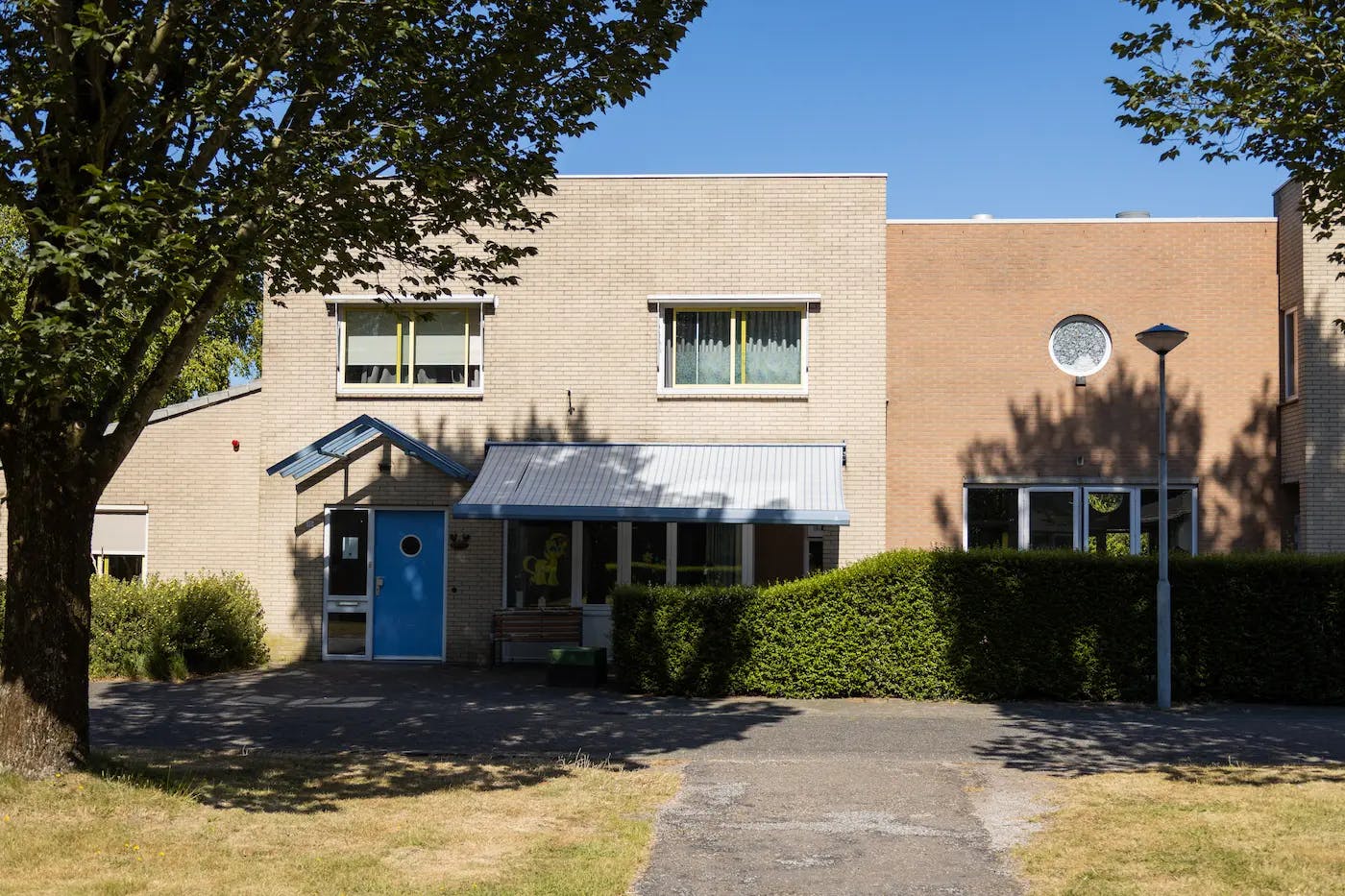 Op deze woning van de Hartekampgroep krijgen psychologie of social work studenten de kans om praktijkervaring op te doen met een bijbaan in de zorg.