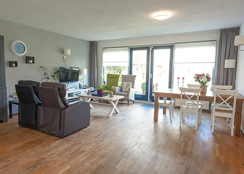 De Waterviolier in Velserbroek is een woonlocatie voor 22 volwassenen in een woonwijk. Er zijn groepswoningen en appartementen.