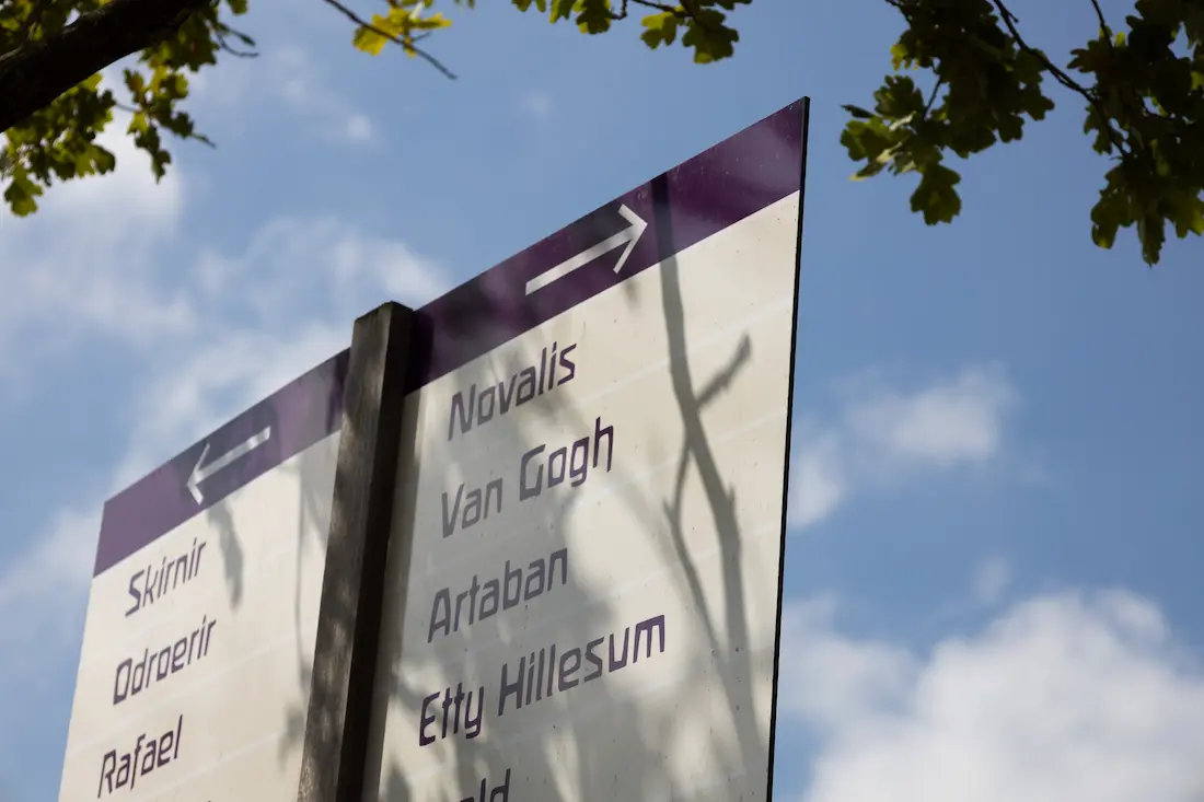 Bord van het Novalishuis