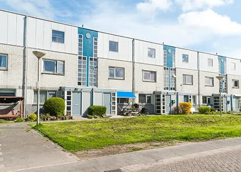 De Waterviolier in Velserbroek is een woonlocatie voor 22 volwassenen in een woonwijk. Er zijn groepswoningen en appartementen.
