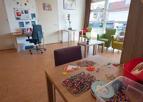 Duinwijklaan 28 A-G in Beverwijk is een woon- en dagbestedingslocatie. Hier wonen 36 oudere volwassenen in zes woongroepen.